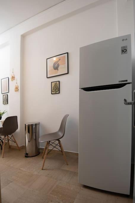 Lovely,Central, Spacious 2-Bedrooms Apartment Piraeus Exterior photo