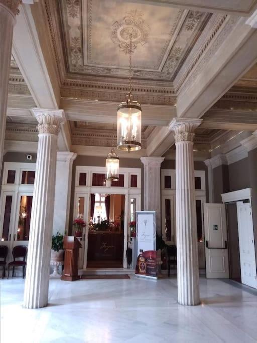 Lovely,Central, Spacious 2-Bedrooms Apartment Piraeus Exterior photo